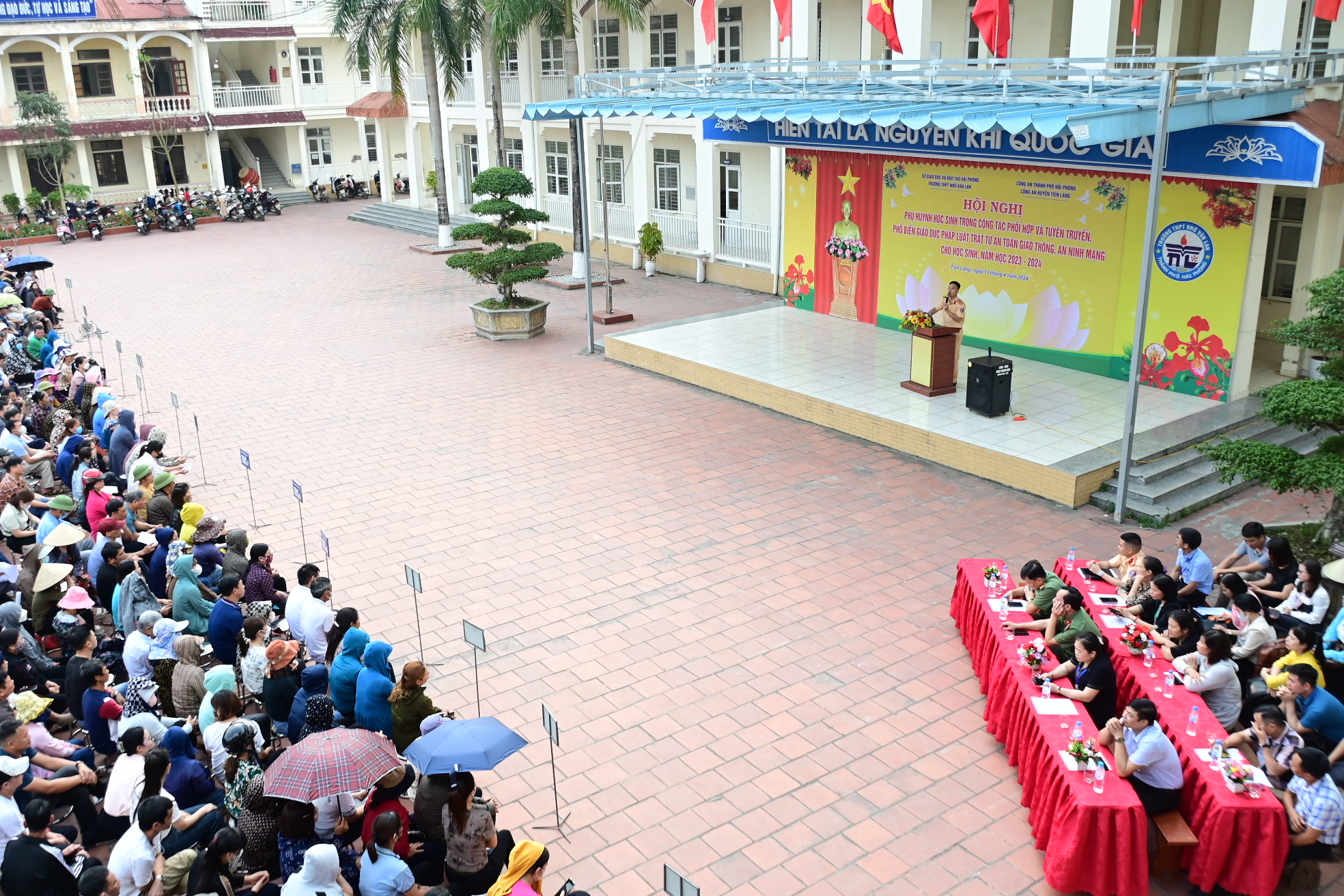 Công an huyện Tiên Lãng: Tuyên truyền an toàn giao thông, an ninh mạng cho hơn 1.300 học sinh và phụ huynh trường THPT Nhữ Văn Lan